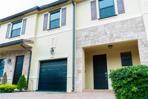 Townhouse in Hialeah, Florida 3 bedrooms, 162.67 sq.m. № 1896294 - photo 6