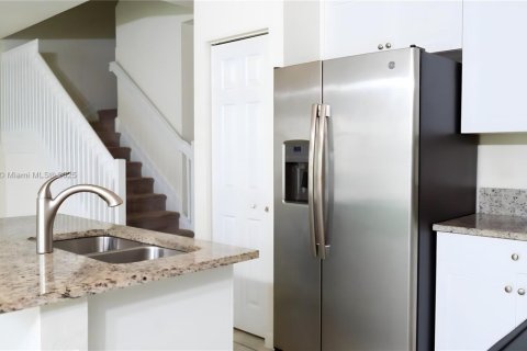 Townhouse in Hialeah, Florida 3 bedrooms, 162.67 sq.m. № 1896294 - photo 19