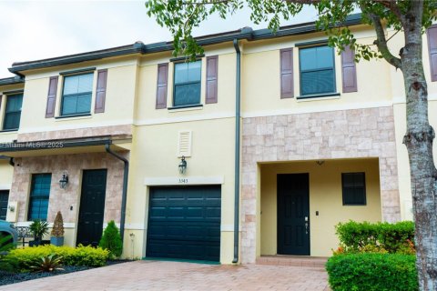 Townhouse in Hialeah, Florida 3 bedrooms, 162.67 sq.m. № 1896294 - photo 4