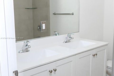 Townhouse in Hialeah, Florida 3 bedrooms, 162.67 sq.m. № 1896294 - photo 22