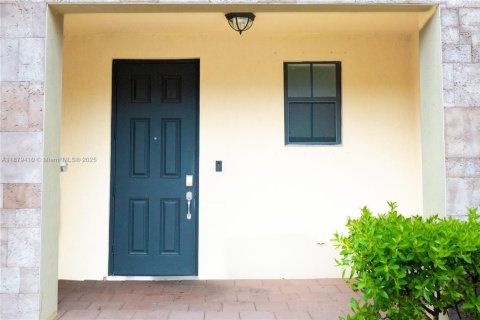 Townhouse in Hialeah, Florida 3 bedrooms, 162.67 sq.m. № 1896294 - photo 7