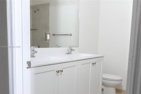 Townhouse in Hialeah, Florida 3 bedrooms, 162.67 sq.m. № 1896294 - photo 23