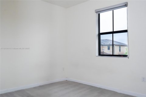 Townhouse in Hialeah, Florida 3 bedrooms, 162.67 sq.m. № 1896294 - photo 21