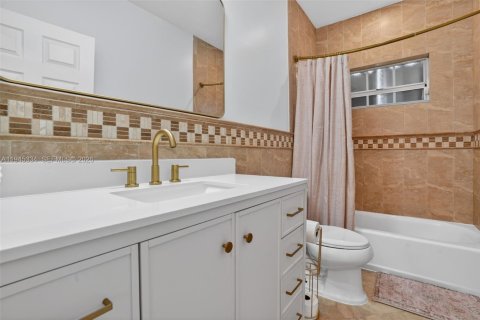 Casa en venta en Miami, Florida, 4 dormitorios, 243.22 m2 № 2001790 - foto 24