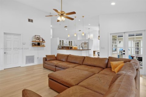 Casa en venta en Miami, Florida, 4 dormitorios, 243.22 m2 № 2001790 - foto 16