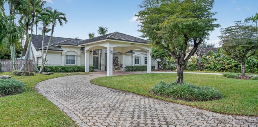 Casa en Miami, Florida 4 dormitorios, 243.22 m2 № 2001790
