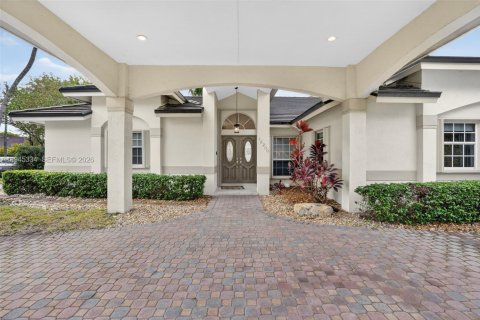 Casa en venta en Miami, Florida, 4 dormitorios, 243.22 m2 № 2001790 - foto 4