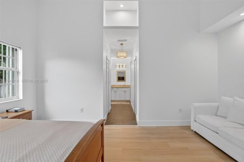 Casa en venta en Miami, Florida, 4 dormitorios, 243.22 m2 № 2001790 - foto 30