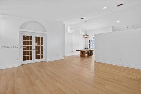 Casa en venta en Miami, Florida, 4 dormitorios, 243.22 m2 № 2001790 - foto 8