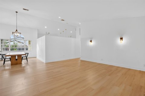 Casa en venta en Miami, Florida, 4 dormitorios, 243.22 m2 № 2001790 - foto 6