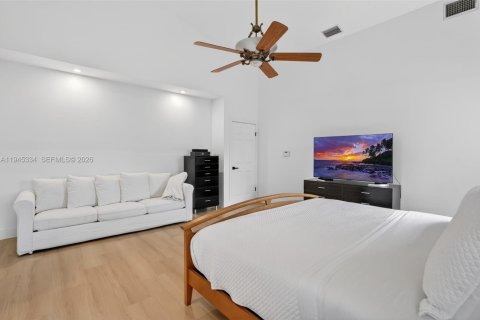 Casa en venta en Miami, Florida, 4 dormitorios, 243.22 m2 № 2001790 - foto 28
