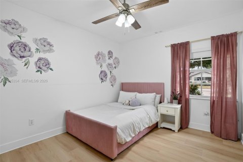 Casa en venta en Miami, Florida, 4 dormitorios, 243.22 m2 № 2001790 - foto 25