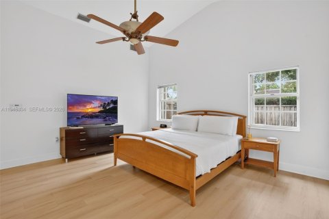 Casa en venta en Miami, Florida, 4 dormitorios, 243.22 m2 № 2001790 - foto 29