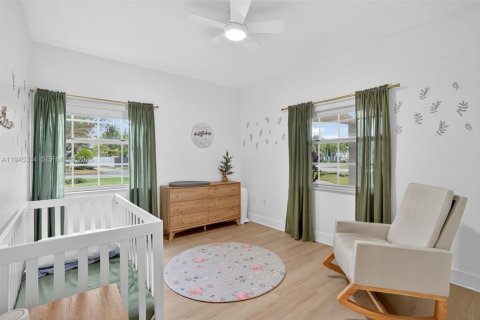 Casa en venta en Miami, Florida, 4 dormitorios, 243.22 m2 № 2001790 - foto 22