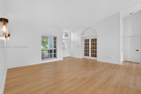 Casa en venta en Miami, Florida, 4 dormitorios, 243.22 m2 № 2001790 - foto 7