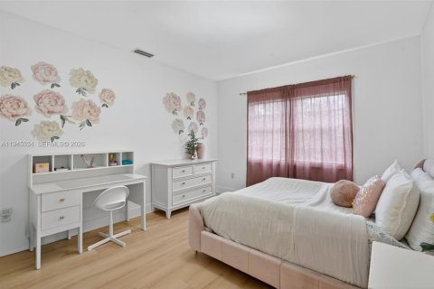 Casa en venta en Miami, Florida, 4 dormitorios, 243.22 m2 № 2001790 - foto 20