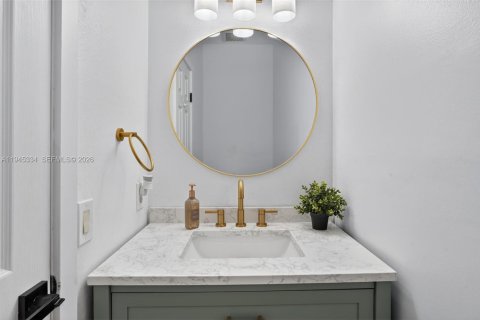 Casa en venta en Miami, Florida, 4 dormitorios, 243.22 m2 № 2001790 - foto 17