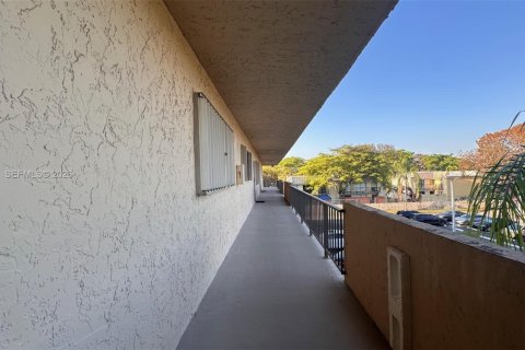 Copropriété à louer à Miami, Floride: 2 chambres, 114.73 m2 № 2057510 - photo 3