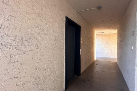 Copropriété à louer à Miami, Floride: 2 chambres, 114.73 m2 № 2057510 - photo 2