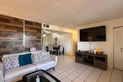 Copropriété à louer à Miami, Floride: 2 chambres, 114.73 m2 № 2057510 - photo 6