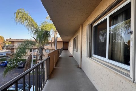 Copropriété à louer à Miami, Floride: 2 chambres, 114.73 m2 № 2057510 - photo 4