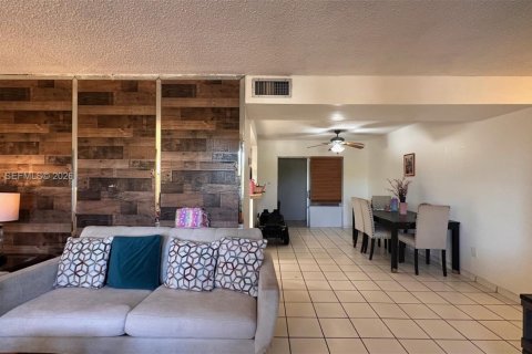 Copropriété à louer à Miami, Floride: 2 chambres, 114.73 m2 № 2057510 - photo 5