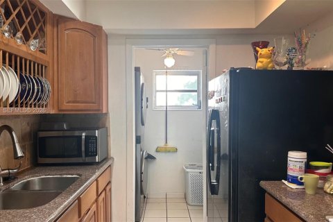 Copropriété à louer à Miami, Floride: 2 chambres, 114.73 m2 № 2057510 - photo 10