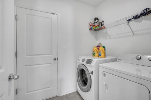 Casa en alquiler en Davenport, Florida, 5 dormitorios, 225.75 m2 № 1847941 - foto 21