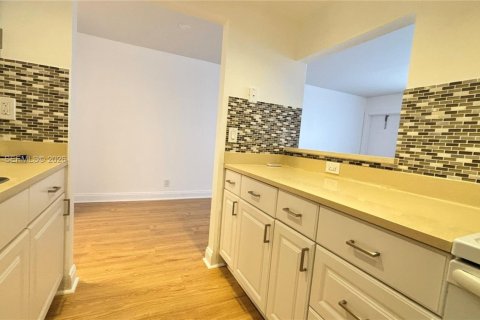 Condominio en alquiler en West Palm Beach, Florida, 1 dormitorio, 49.42 m2 № 1996942 - foto 7