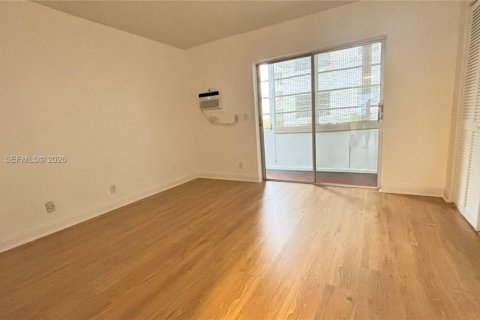 Condominio en alquiler en West Palm Beach, Florida, 1 dormitorio, 49.42 m2 № 1996942 - foto 15