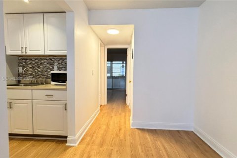 Condominio en alquiler en West Palm Beach, Florida, 1 dormitorio, 49.42 m2 № 1996942 - foto 6