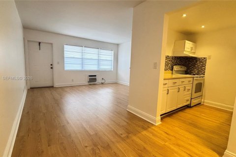 Condominio en alquiler en West Palm Beach, Florida, 1 dormitorio, 49.42 m2 № 1996942 - foto 11