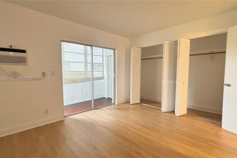 Condominio en alquiler en West Palm Beach, Florida, 1 dormitorio, 49.42 m2 № 1996942 - foto 13