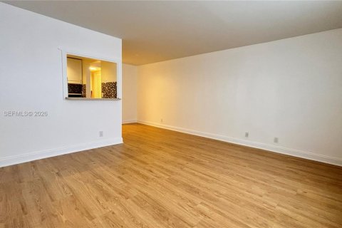 Condominio en alquiler en West Palm Beach, Florida, 1 dormitorio, 49.42 m2 № 1996942 - foto 5