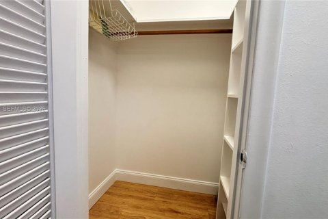 Condominio en alquiler en West Palm Beach, Florida, 1 dormitorio, 49.42 m2 № 1996942 - foto 17