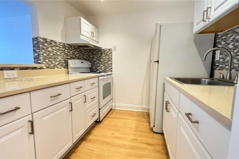 Condominio en alquiler en West Palm Beach, Florida, 1 dormitorio, 49.42 m2 № 1996942 - foto 9