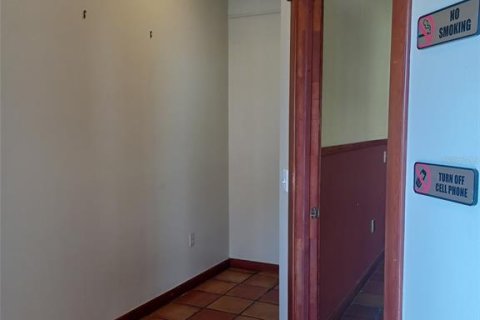 Propiedad comercial en alquiler en Winter Haven, Florida, 1730.21 m2 № 1548115 - foto 4