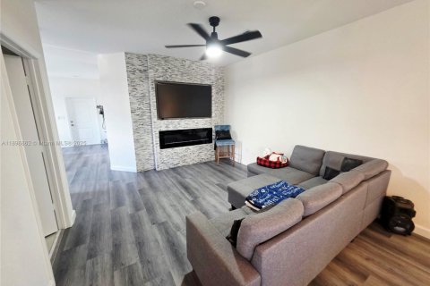 Снять в аренду таунхаус в Майами, Флорида 3 спальни, 169.73м2, № 1947841 - фото 6