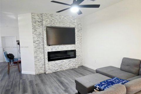 Снять в аренду таунхаус в Майами, Флорида 3 спальни, 169.73м2, № 1947841 - фото 5