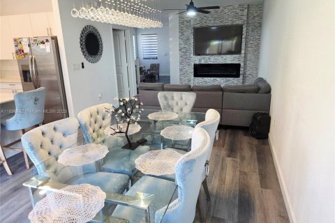 Снять в аренду таунхаус в Майами, Флорида 3 спальни, 169.73м2, № 1947841 - фото 10