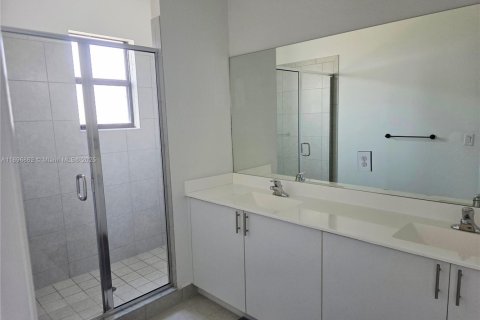 Снять в аренду таунхаус в Майами, Флорида 3 спальни, 169.73м2, № 1947841 - фото 21