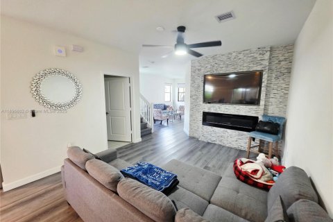 Снять в аренду таунхаус в Майами, Флорида 3 спальни, 169.73м2, № 1947841 - фото 7