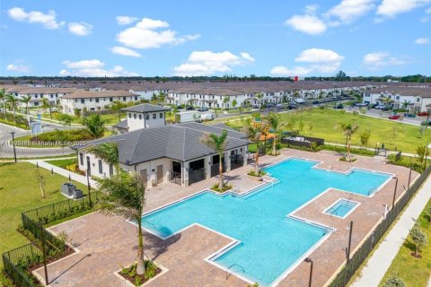 Снять в аренду таунхаус в Майами, Флорида 3 спальни, 169.73м2, № 1947841 - фото 29