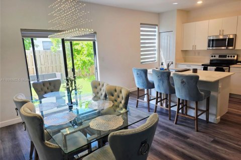 Снять в аренду таунхаус в Майами, Флорида 3 спальни, 169.73м2, № 1947841 - фото 8