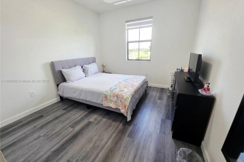 Снять в аренду таунхаус в Майами, Флорида 3 спальни, 169.73м2, № 1947841 - фото 17