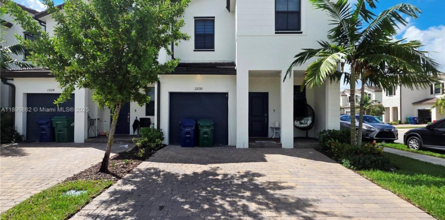 Таунхаус в Майами, Флорида 3 спальни, 169.73м2 № 1947841