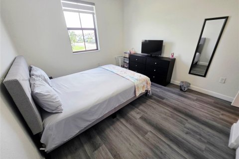 Снять в аренду таунхаус в Майами, Флорида 3 спальни, 169.73м2, № 1947841 - фото 20