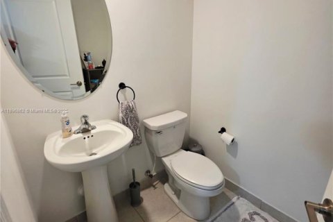 Снять в аренду таунхаус в Майами, Флорида 3 спальни, 169.73м2, № 1947841 - фото 14
