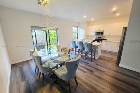 Снять в аренду таунхаус в Майами, Флорида 3 спальни, 169.73м2, № 1947841 - фото 12