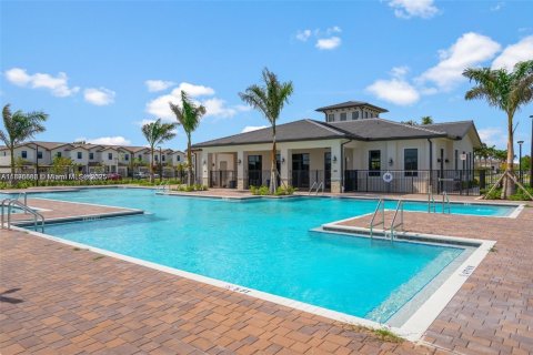Снять в аренду таунхаус в Майами, Флорида 3 спальни, 169.73м2, № 1947841 - фото 28